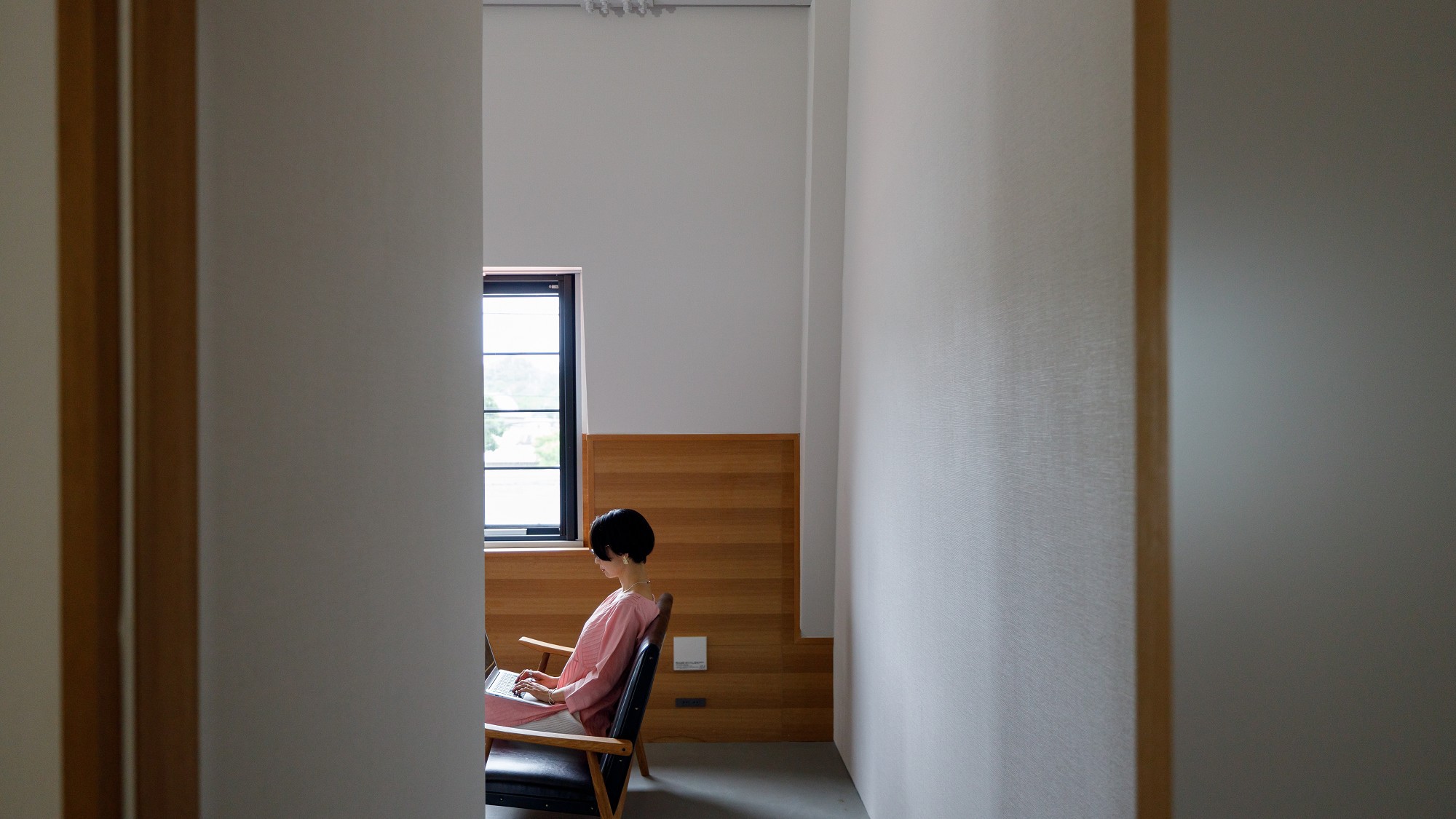 【ラグジュアリーツイン】天井が高く、開放的なお部屋です。