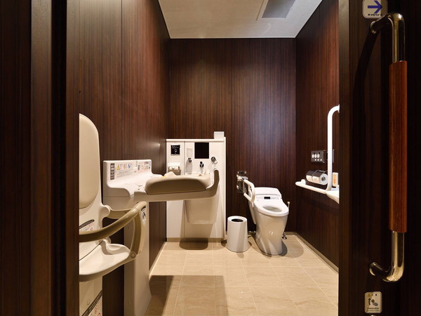 バリアフリートイレ1階にはバリアフリー専用トイレがございます。