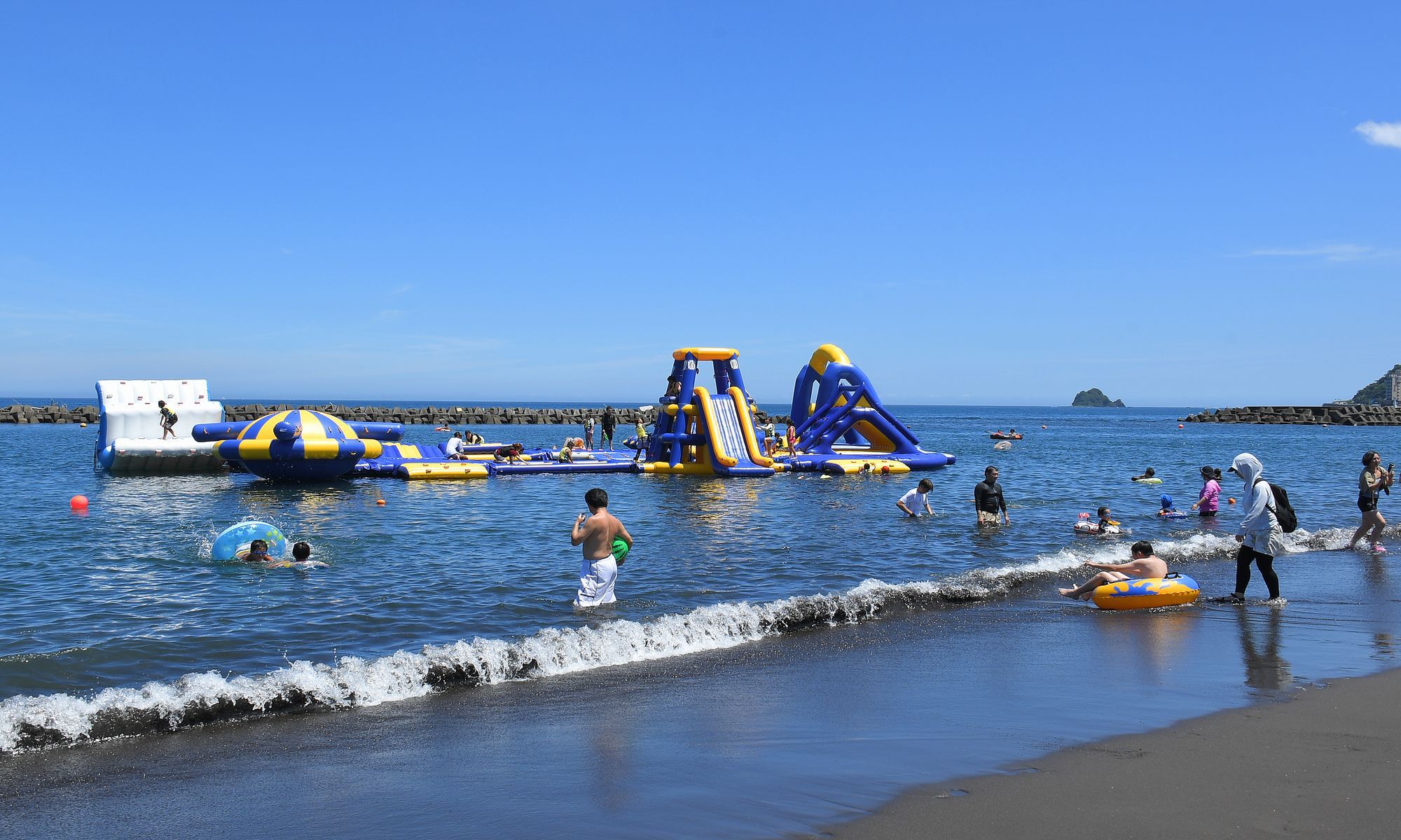 水着のままビーチへ直行し、海で遊んだ後は温泉でリラックス♪