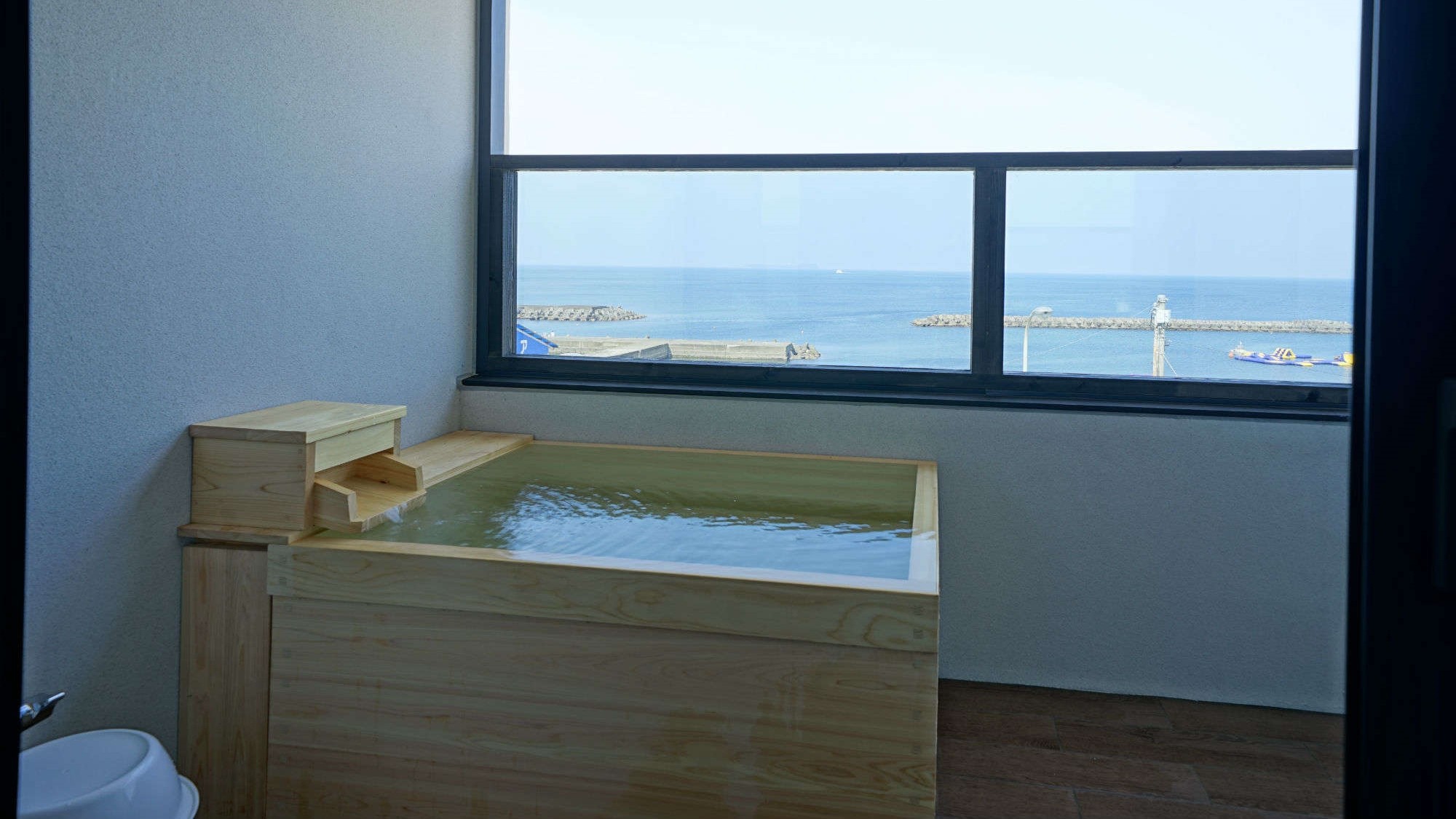  【露天風呂付オーシャンフロントデラックスツイン】海を眺めながらの温泉…;まさに贅沢そのもの♪
