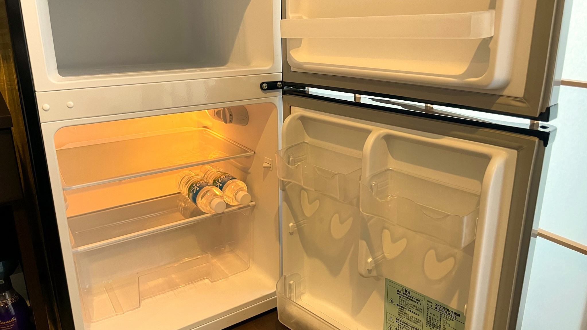 ［オーシャンツイン］冷凍庫付きの冷蔵庫です。お部屋にはお飲み物の持ち込みは自由となります♪