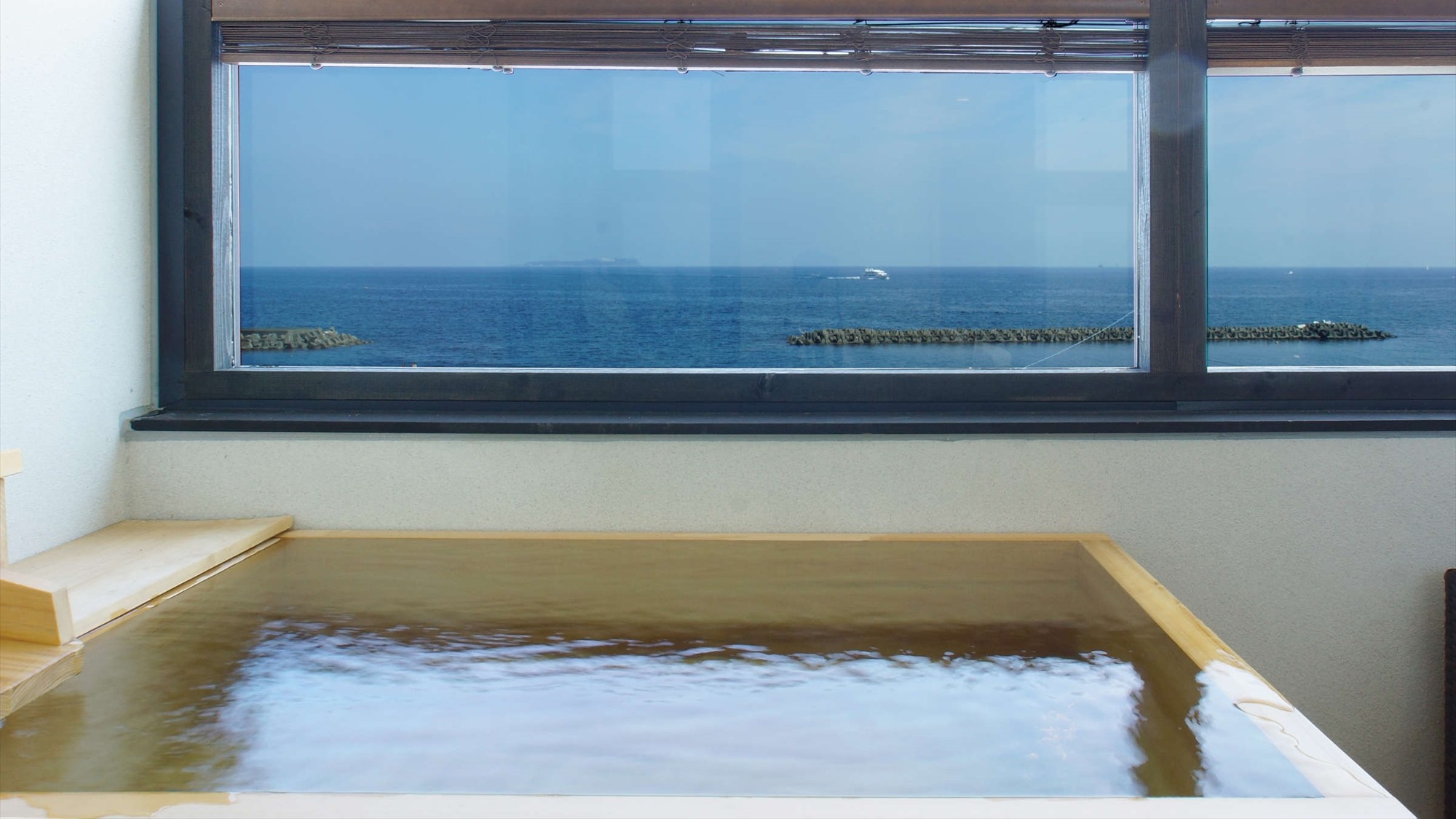 【露天風呂付オーシャンフロントデラックスツイン】海を眺めながらの温泉…;まさに贅沢そのもの♪