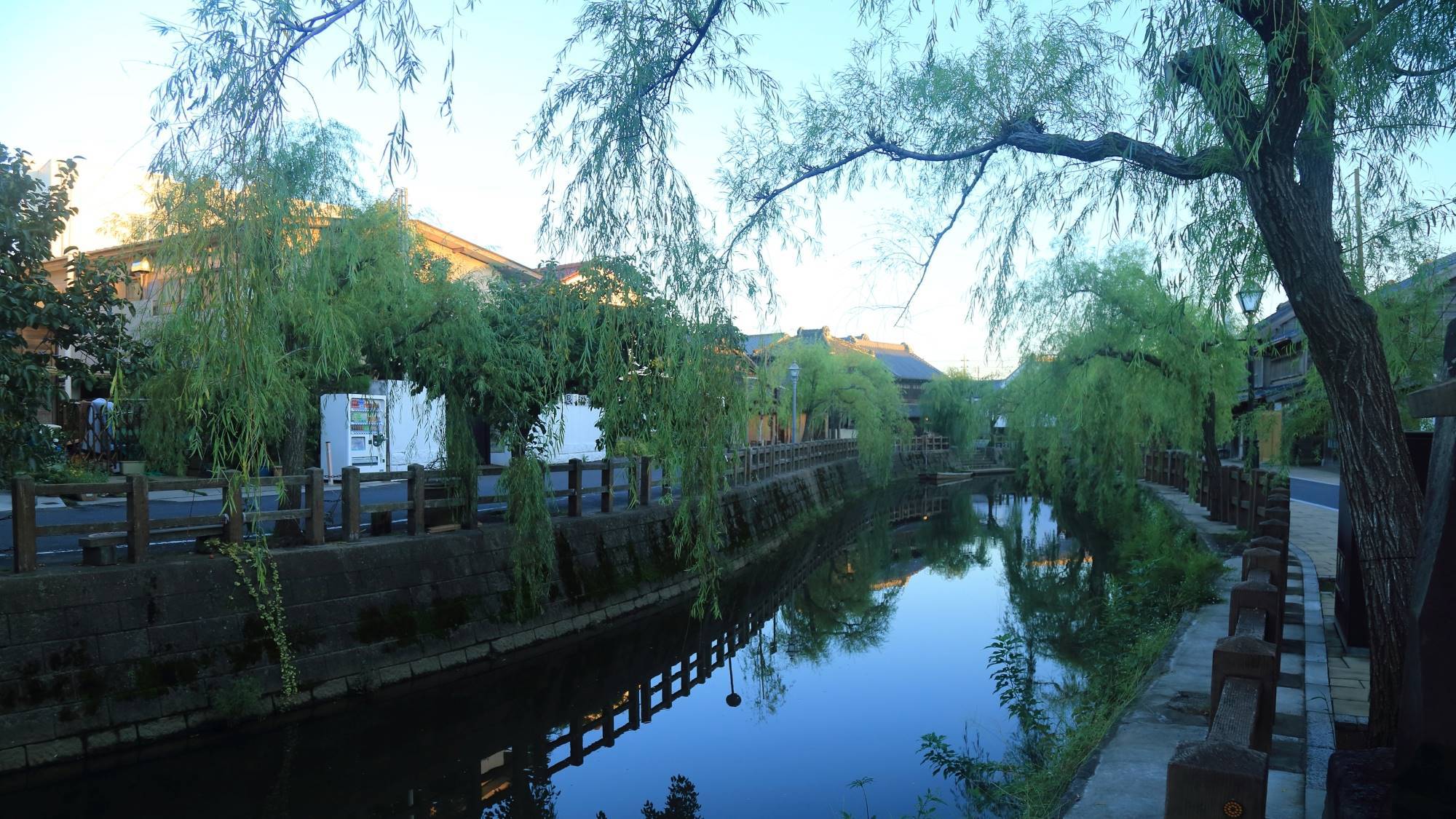 ・朝の佐原の街並み