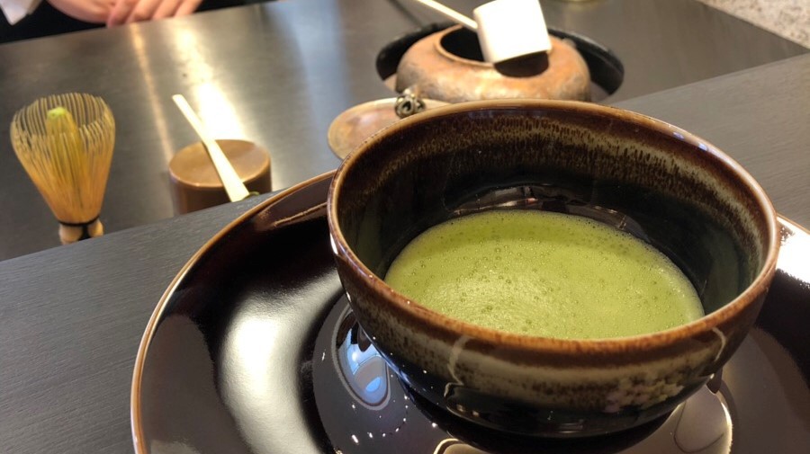 ティーカウンターで抹茶のおもてなし