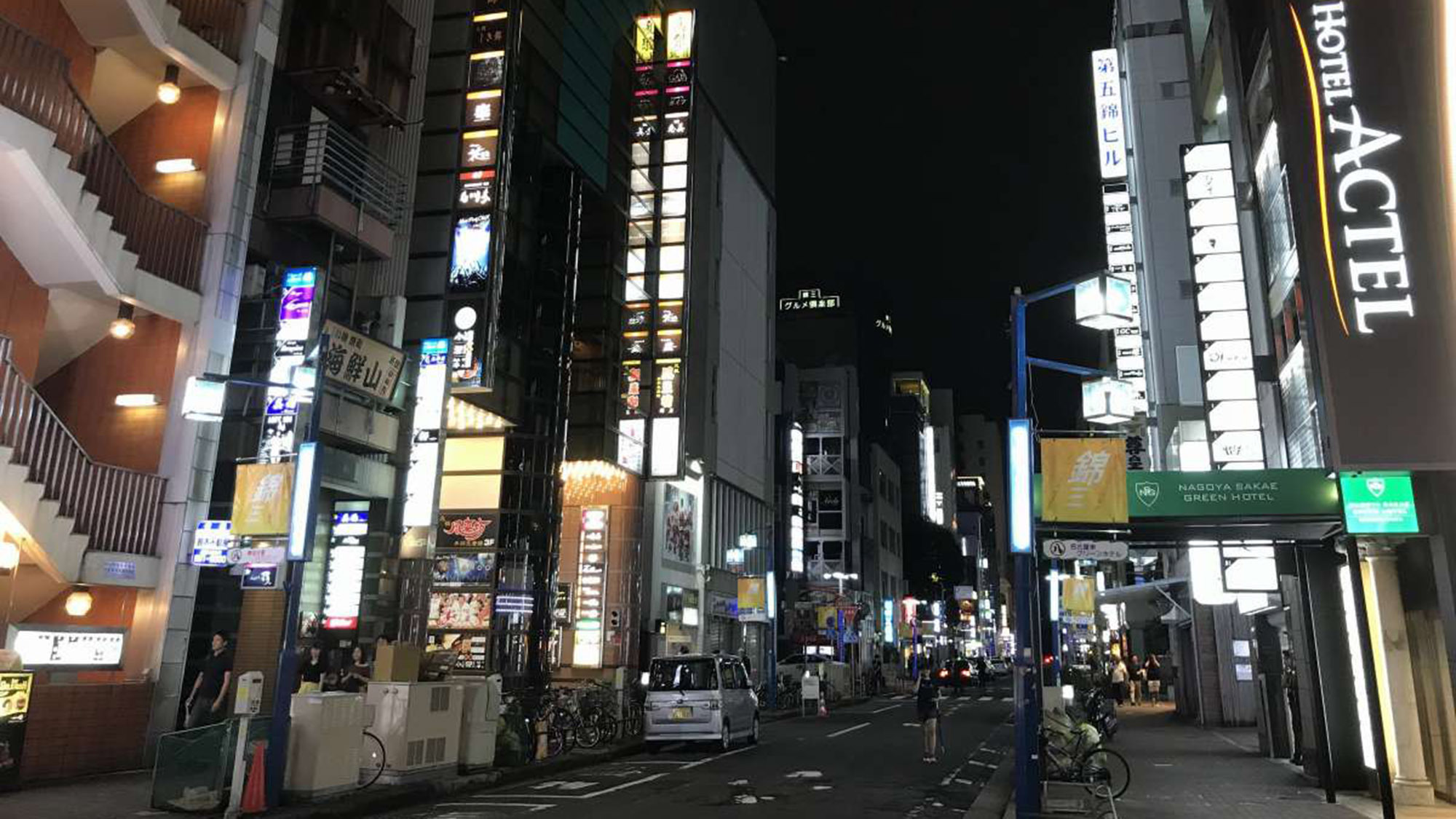 ホテル玄関前