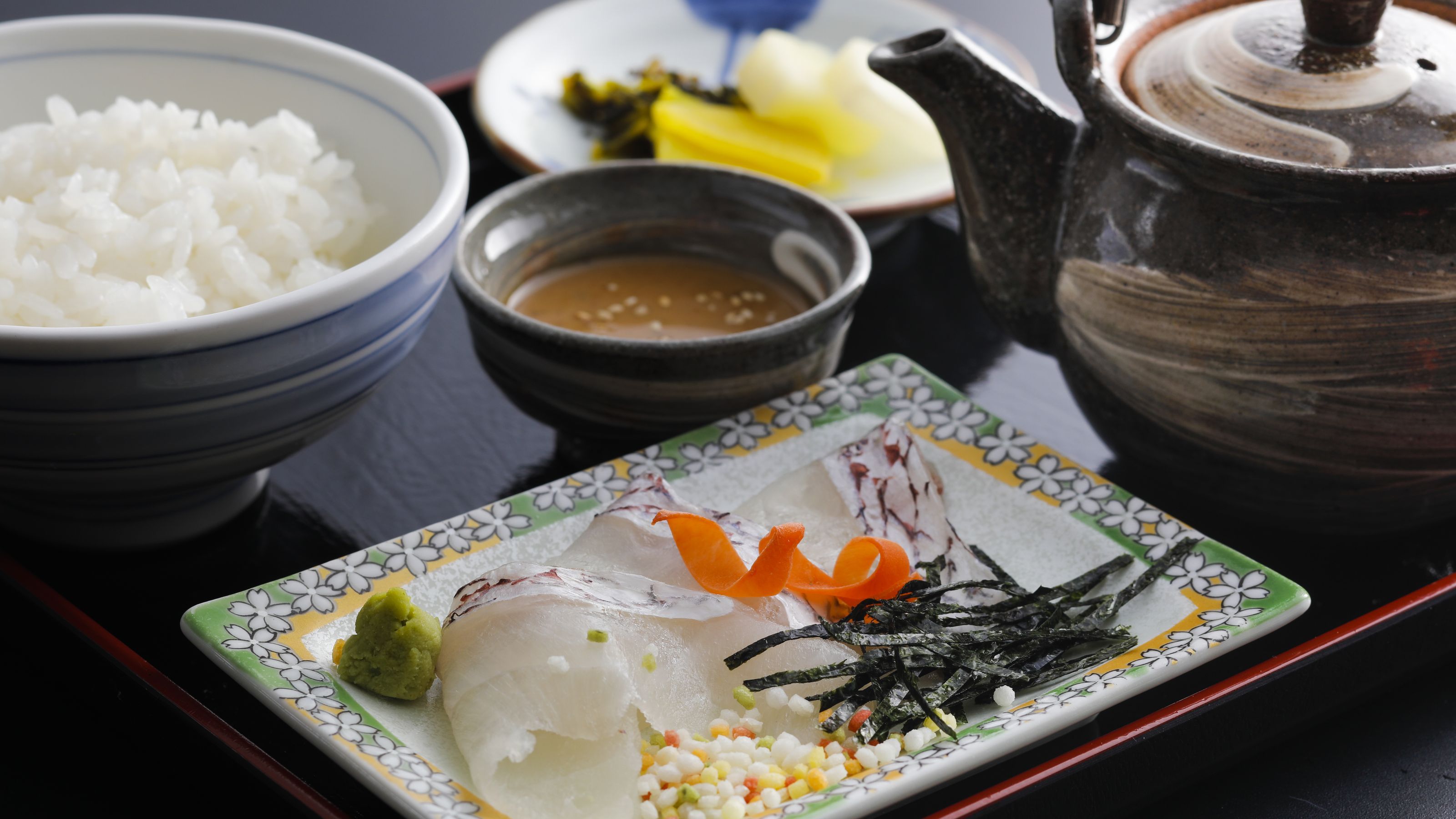 ＊熱々の愛媛県産鯛茶漬け例
