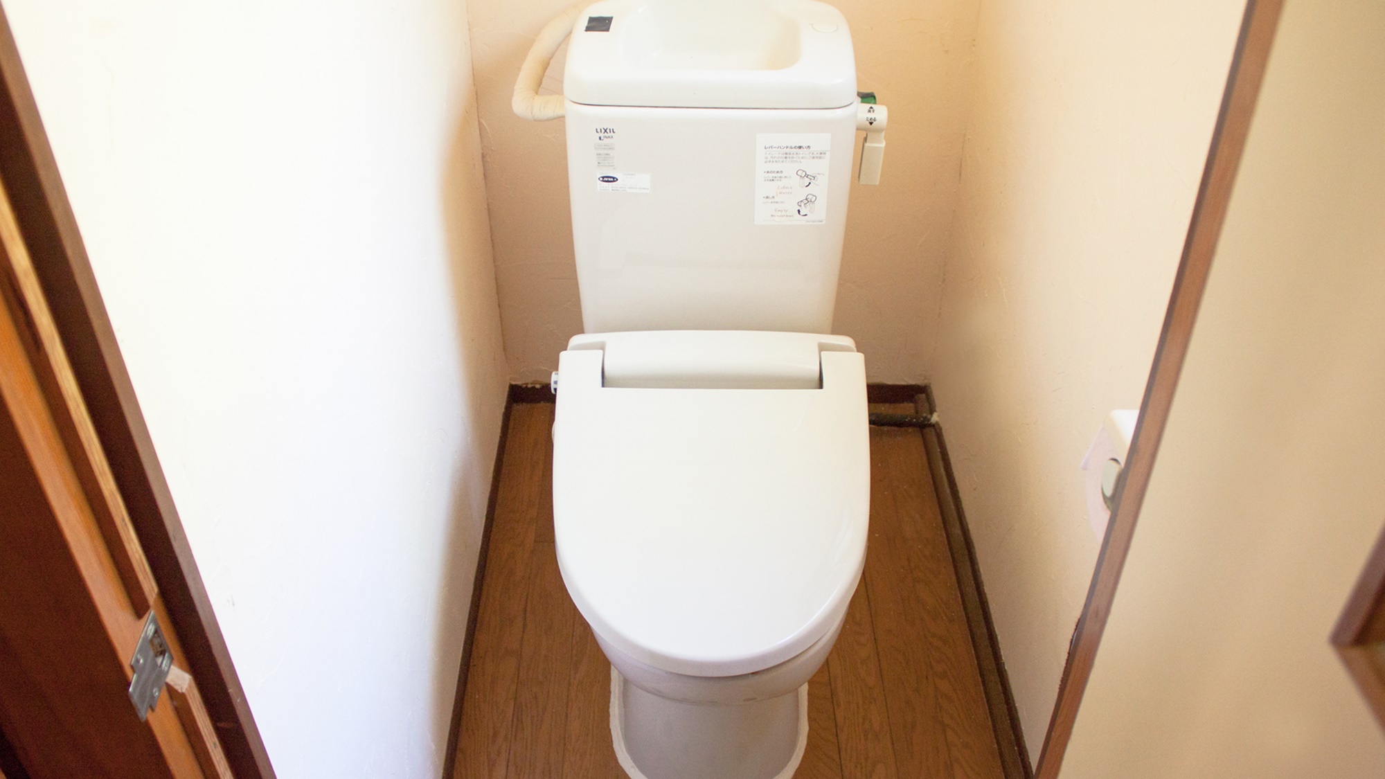 トイレは簡易水栓という型式です。