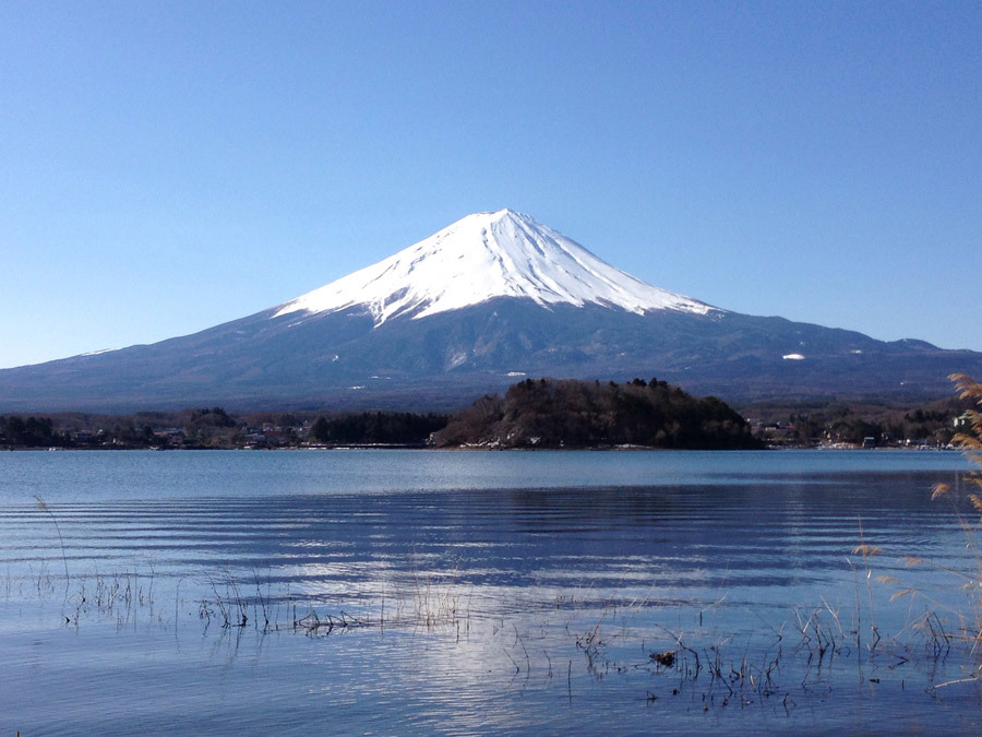 河口湖越しの富士