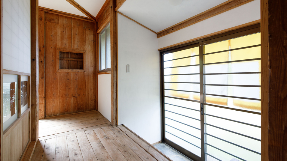 「サンゴ石小屋のある宿」玄関