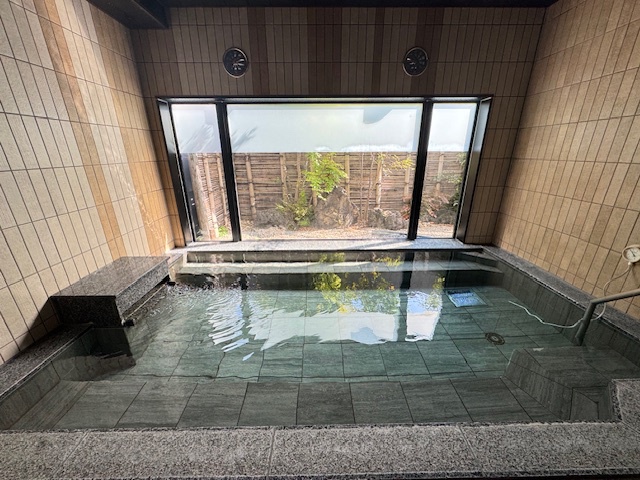 女性大浴場ご利用時間15：00〜26:00 /5：00~10:00