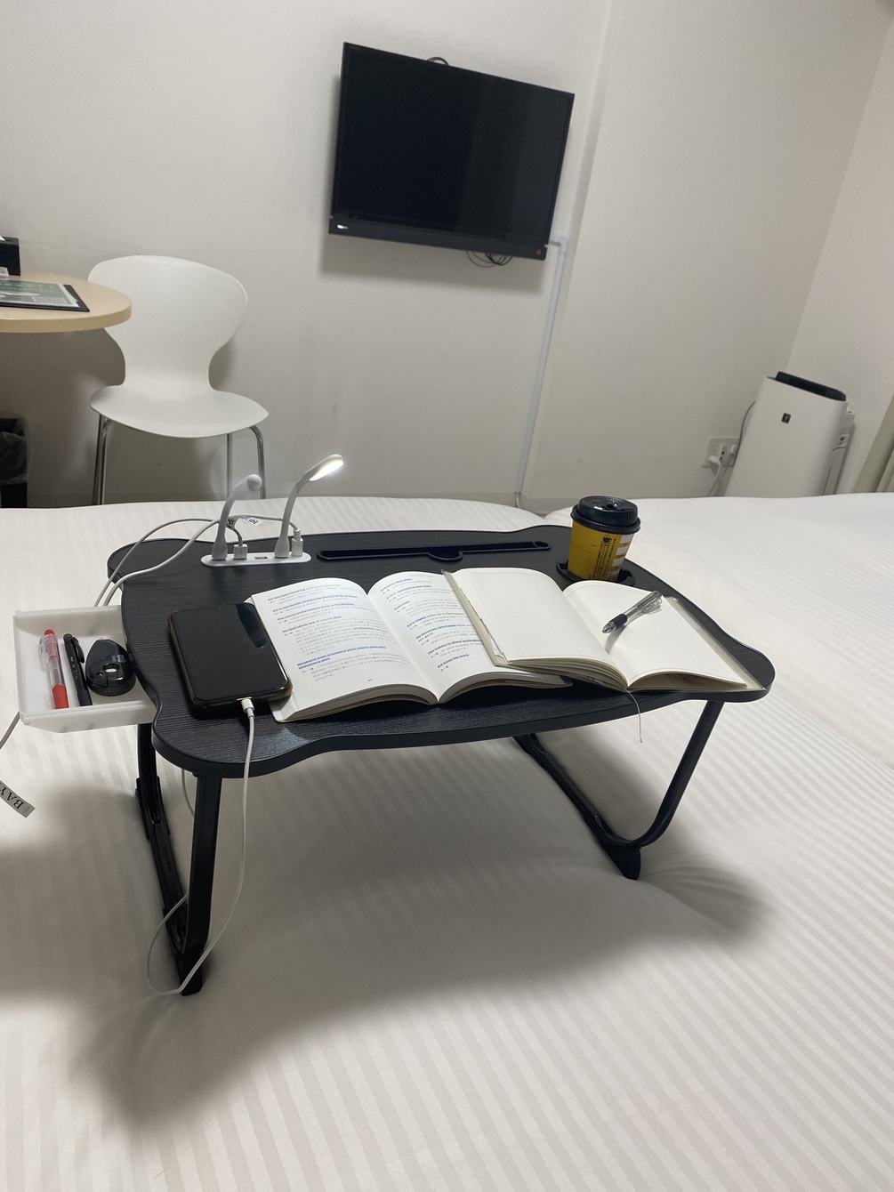 ベッドテーブル