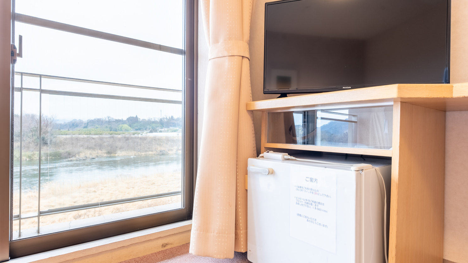 バリアフリー客室車イス可能室内風呂【榛名山と利根川を眺望】