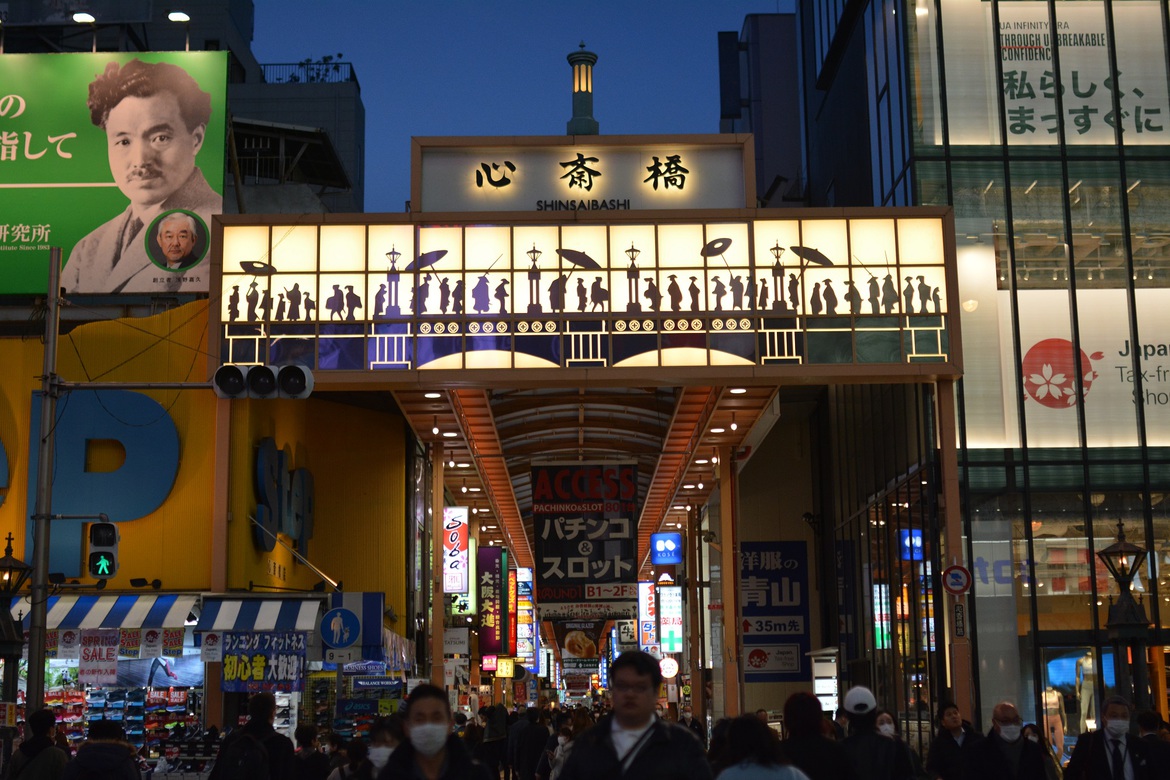 『心斎橋筋商店街』色んなグルメやアパレルショップが軒を連ねる大阪最大級の商店街です電車で約3分！