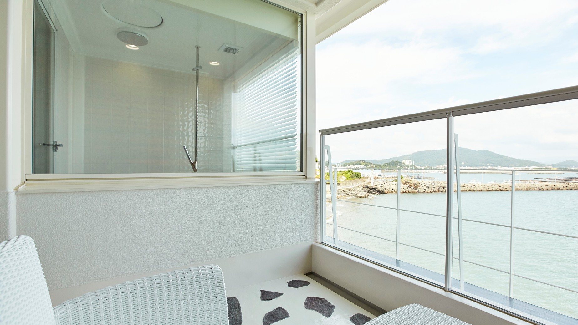 【海側】コーナーダブル