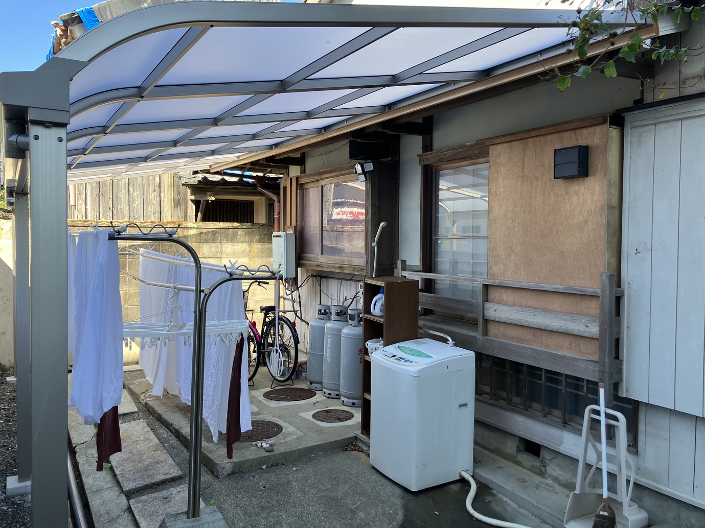 洗濯機、物干しもあります。