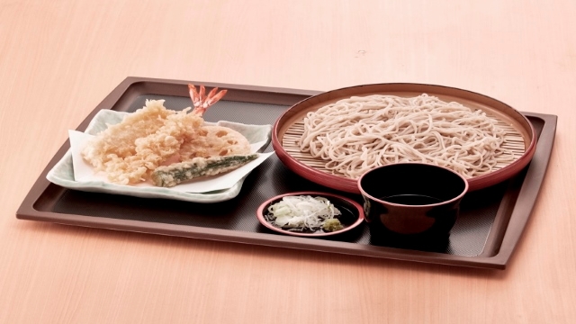 １階「天丼てんや」朝食天ぷら蕎麦（冷）