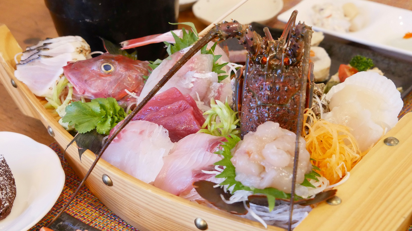 【夕食一例】伊勢海老＋地魚の舟盛り