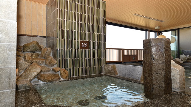 男性大浴場水風呂(16-17℃)