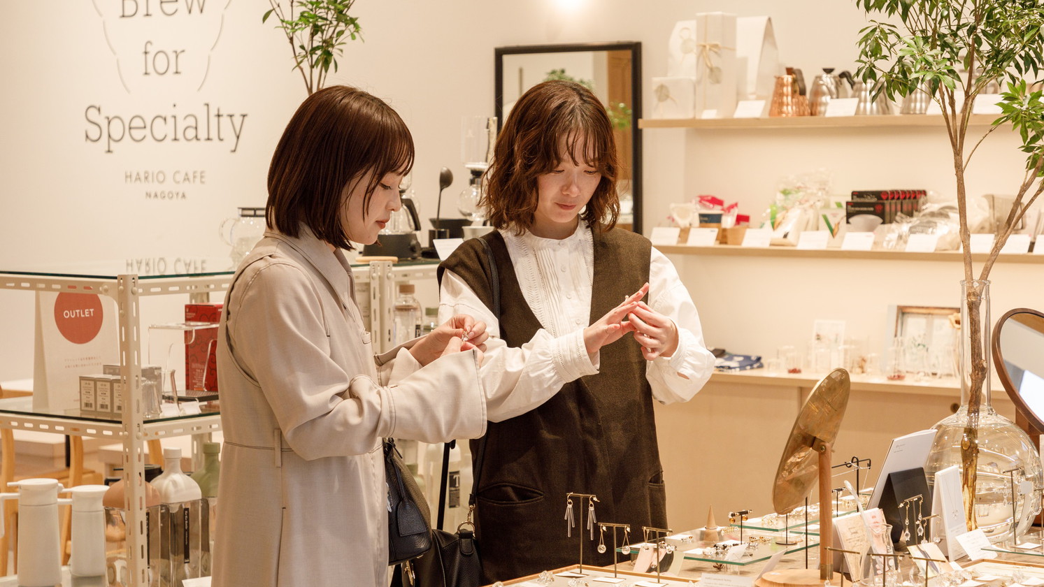 【HARIO CAFE& Lampwork Factory】ホテルより徒歩約4分