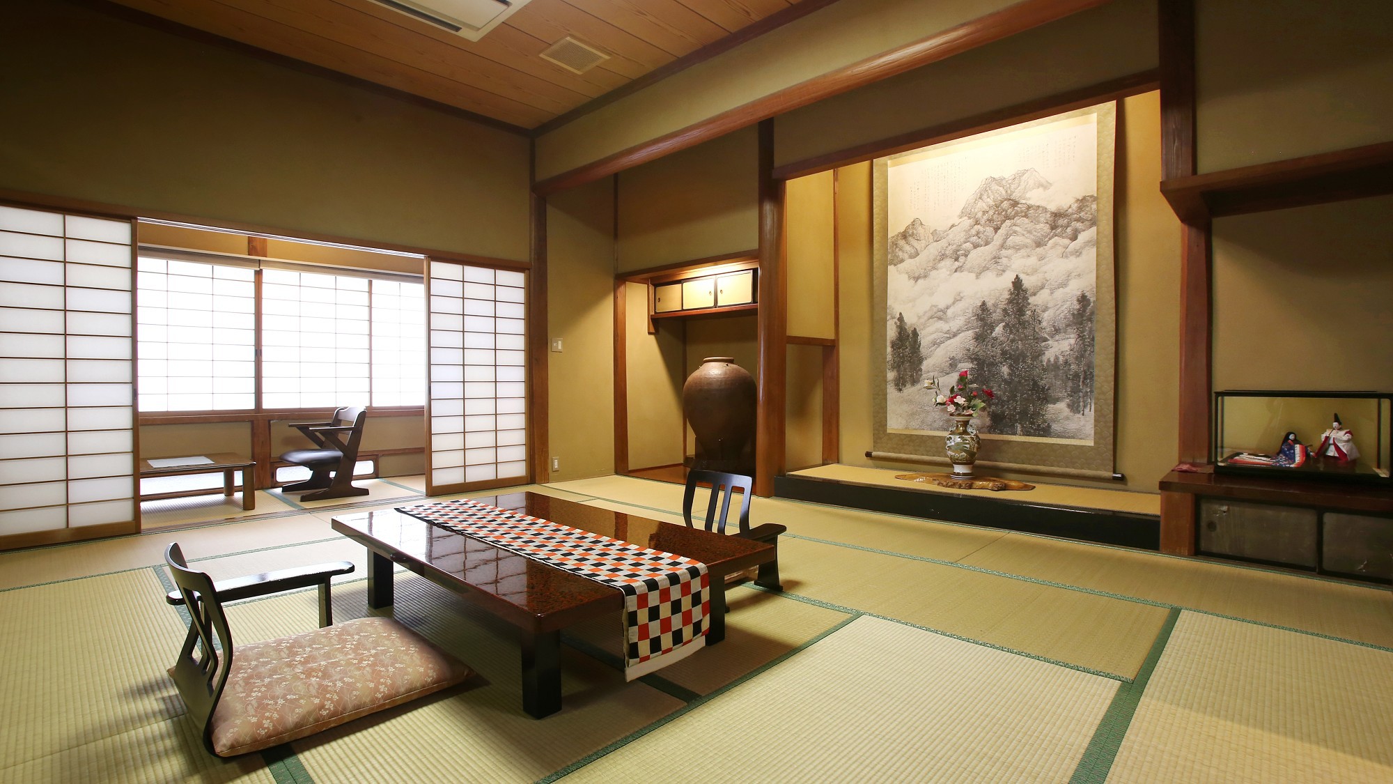 【翠玉】木曽川を望む、総檜造りの特別室。木曽檜を使った総檜造り、由緒ある日本間の特別室。