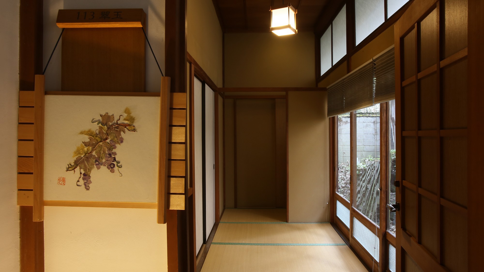 【翠玉】木曽川を望む、総檜造りの特別室。和室15畳＋次の間9畳＋広縁。