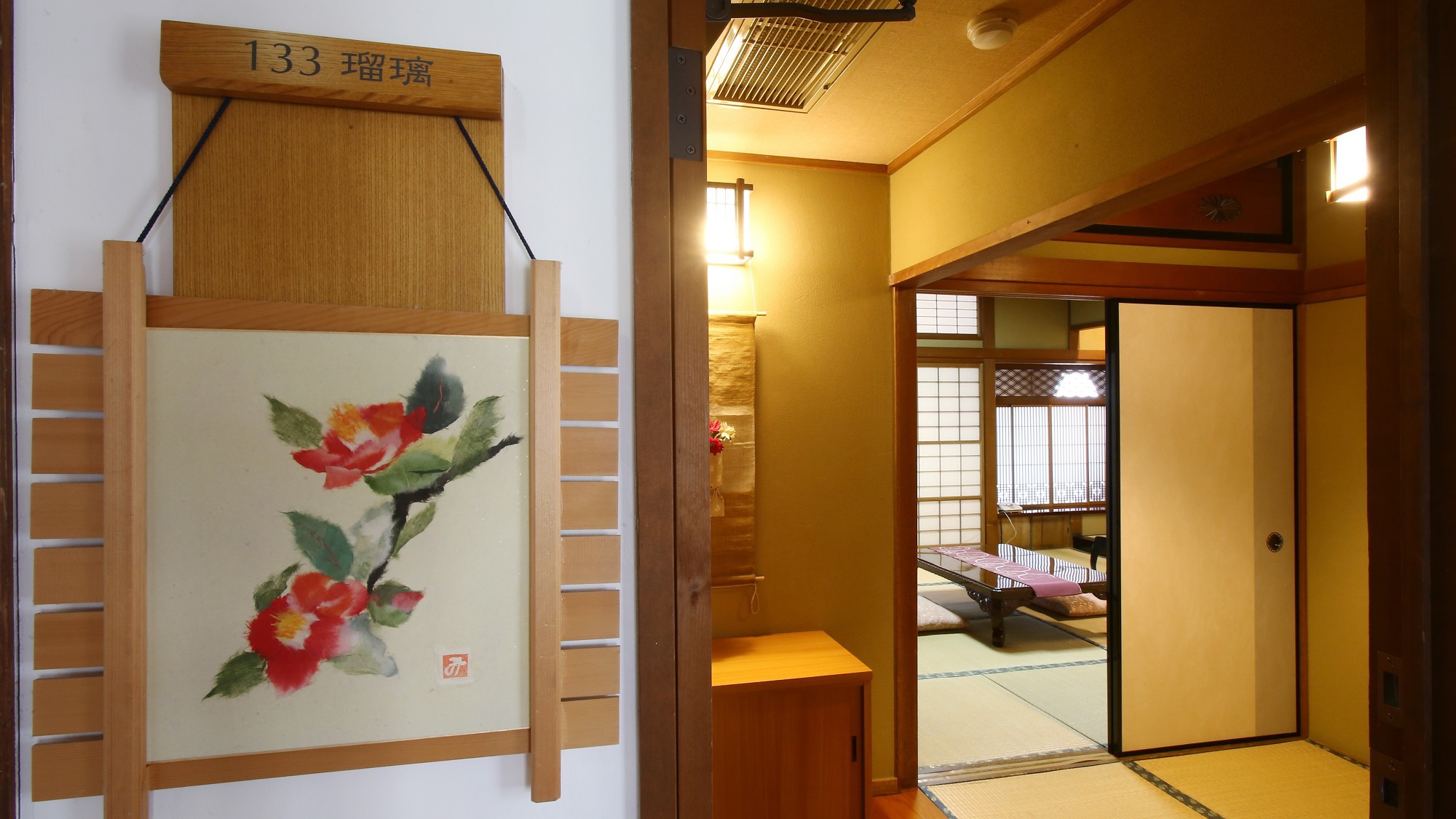 【瑠璃】木曽川を望む、檜造りの和室。和室10畳+広縁。