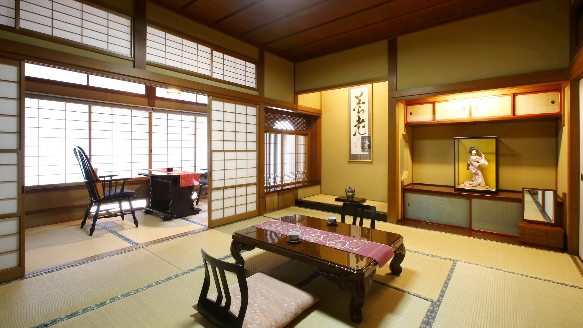 【瑠璃】木曽川を望む、檜造りの和室。木曽檜で造られた和室。