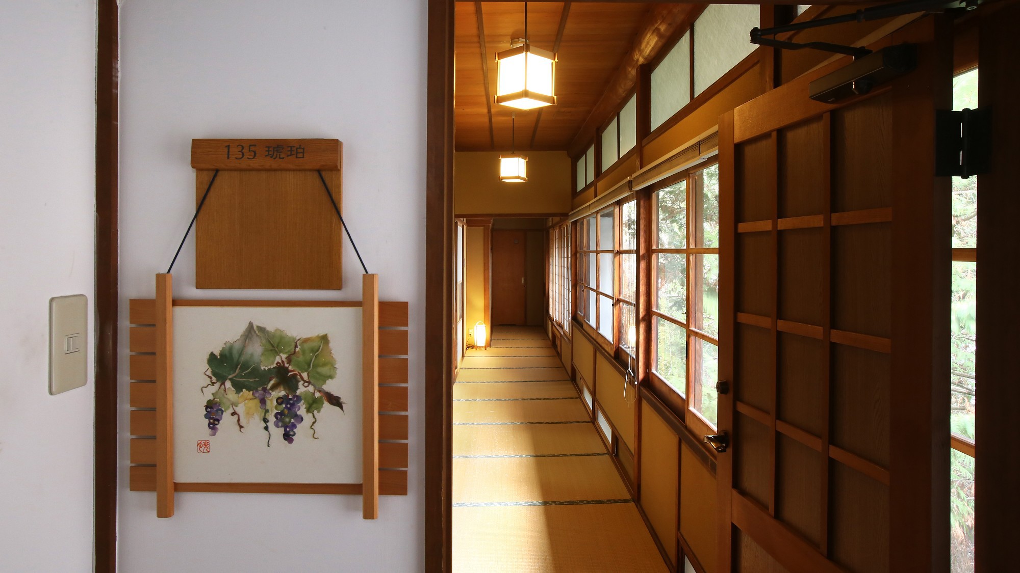 【琥珀】木曽川を望む、総檜造りの特別室。和室10畳＋次の間6畳＋広縁。
