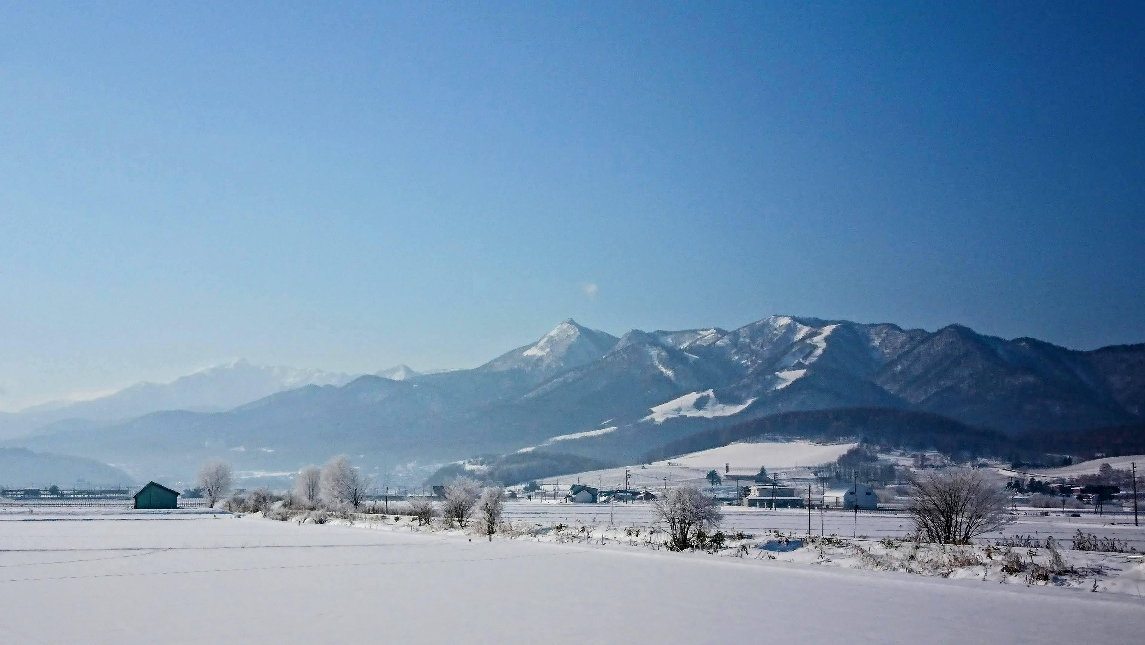 富良野西岳と富良野スキー場