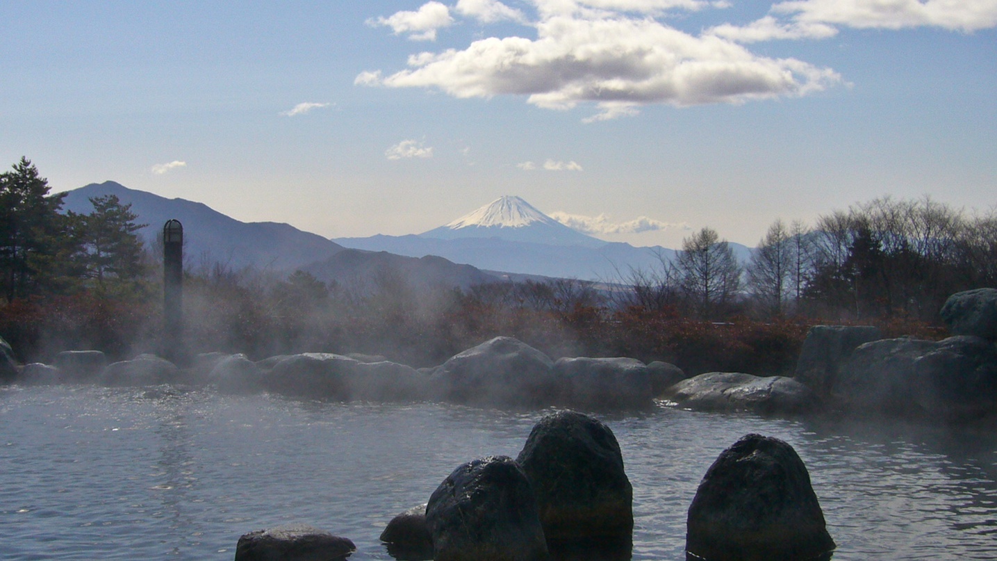 *パノラマの湯/山梨からの富士山を真正面から捉えられる高原からの景色です。
