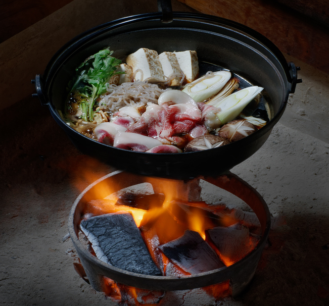 【季節限定 11/11 - 3/31】極上ボタンすきやき鍋と手打蕎麦