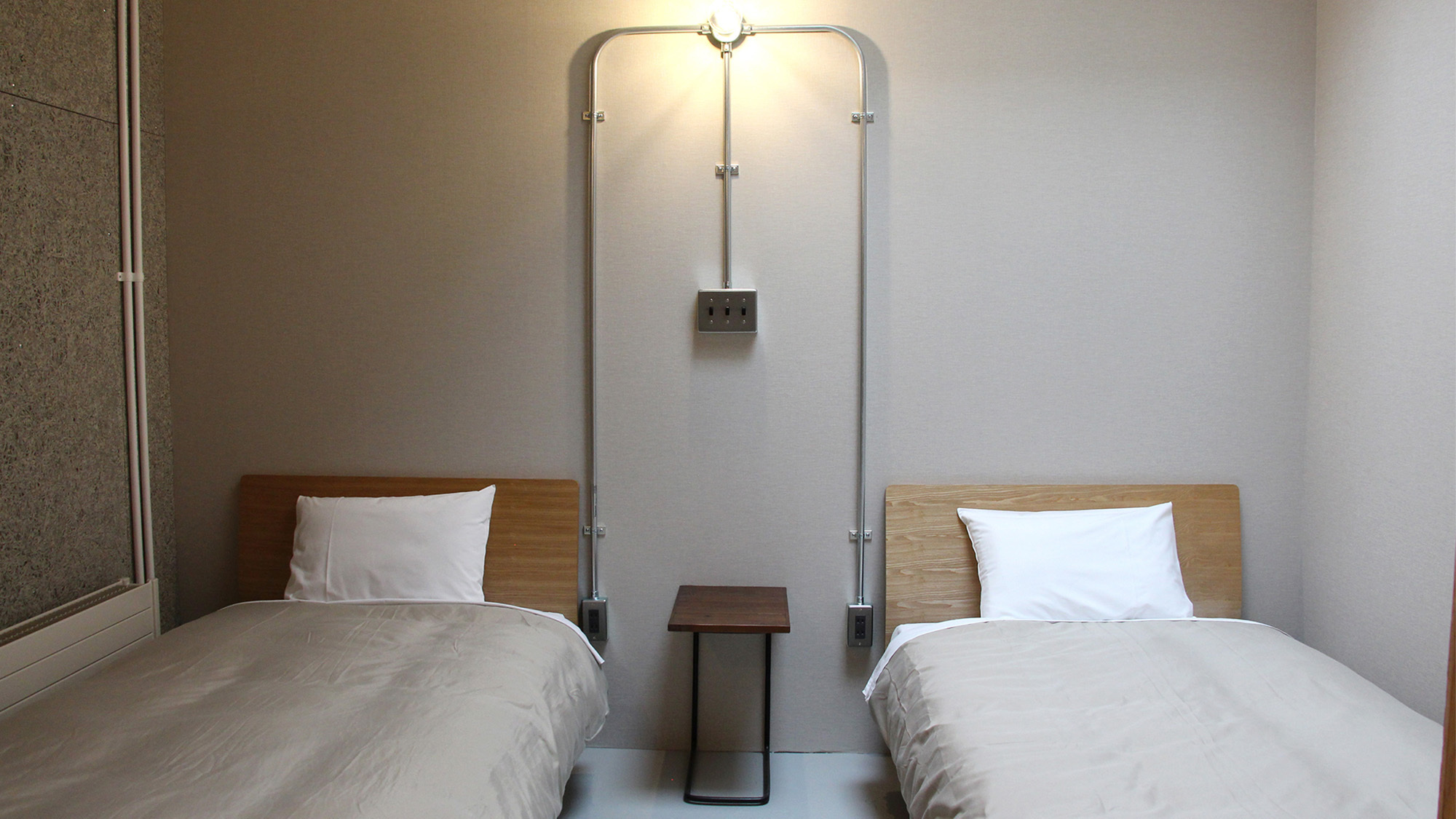 ・【個室ツイン・Montbeliarde】ロータイプのシングルベッド2台を設置