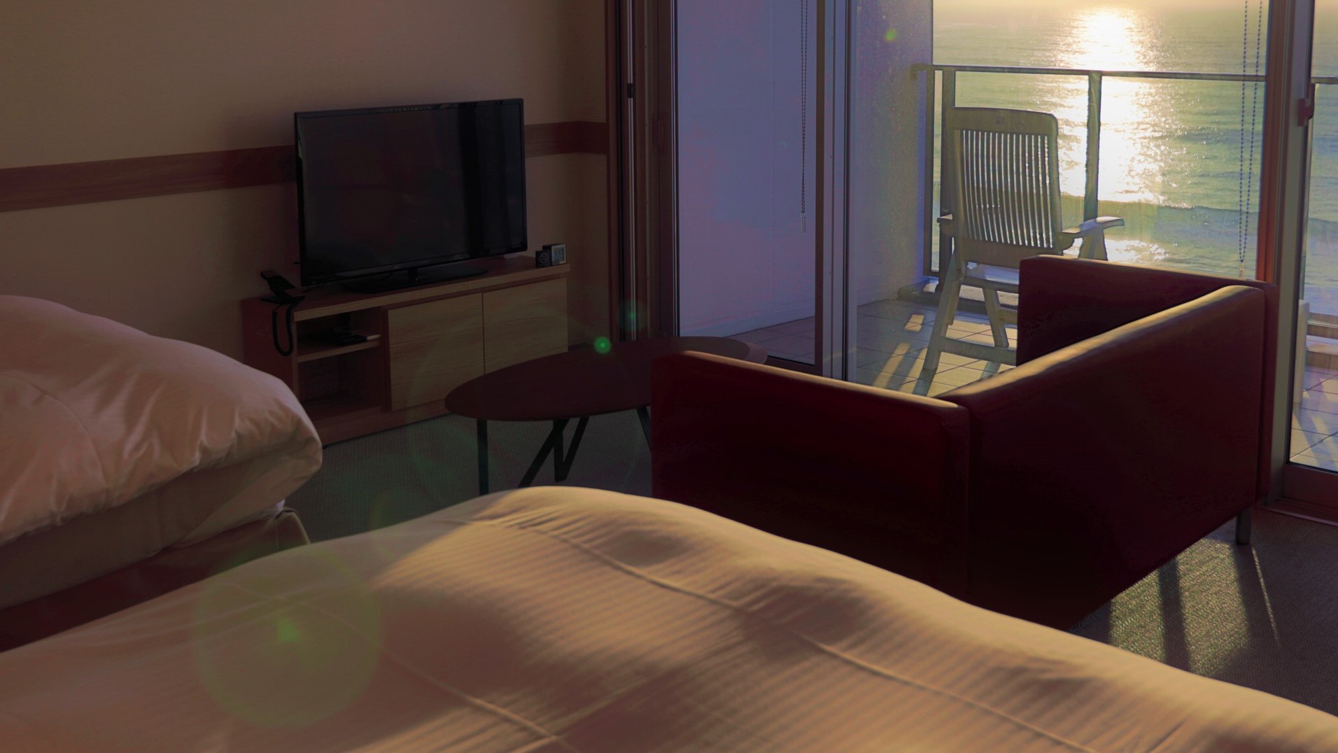 夕暮れ時のお部屋で時が止まったかのような滞在を