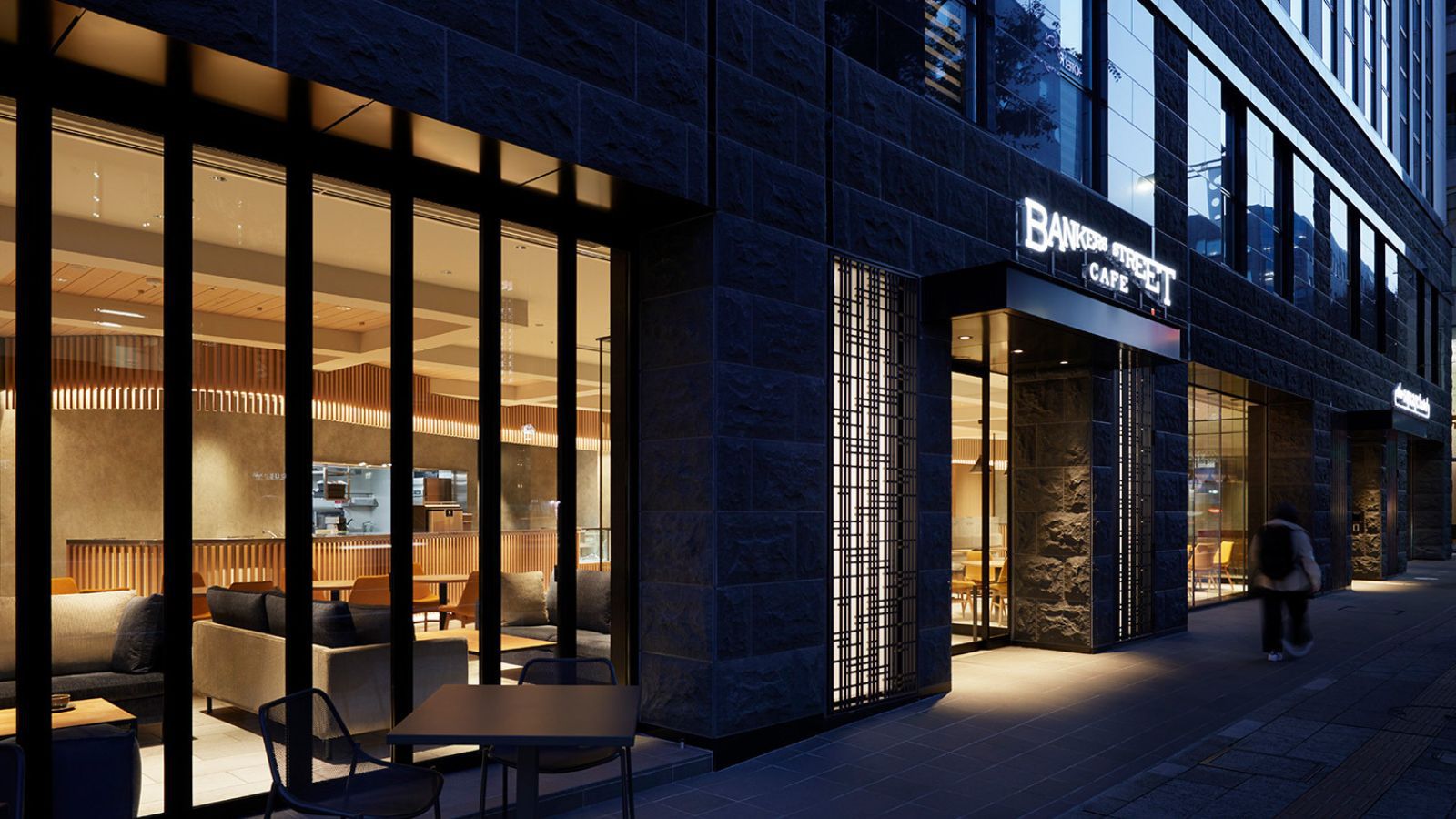 【外観】やわらかな灯りが金沢の夜に溶け込む、静寂と安らぎの佇まい。