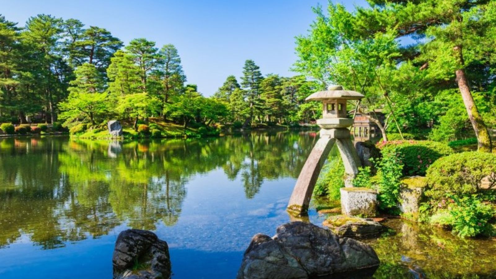 【兼六園】四季折々の風景が楽しめる日本三名園の一つ。