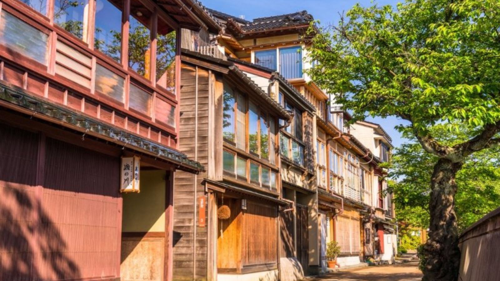 【主計町】昔ながらの風情が残る金沢の情緒あふれる街並み。