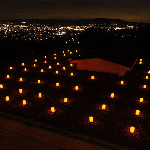 ロウソクの灯りと夜景