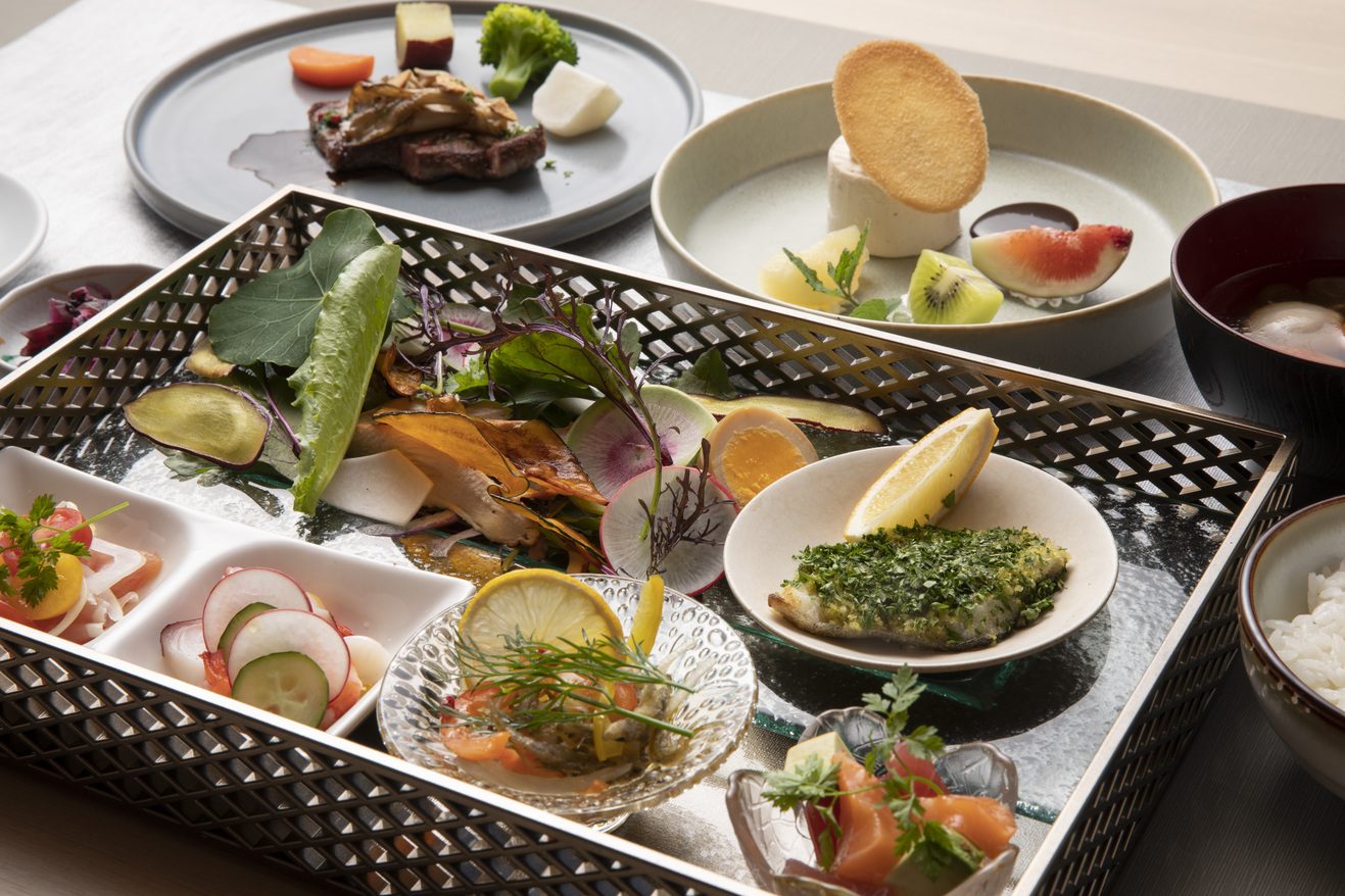 自慢の夕食『彩』