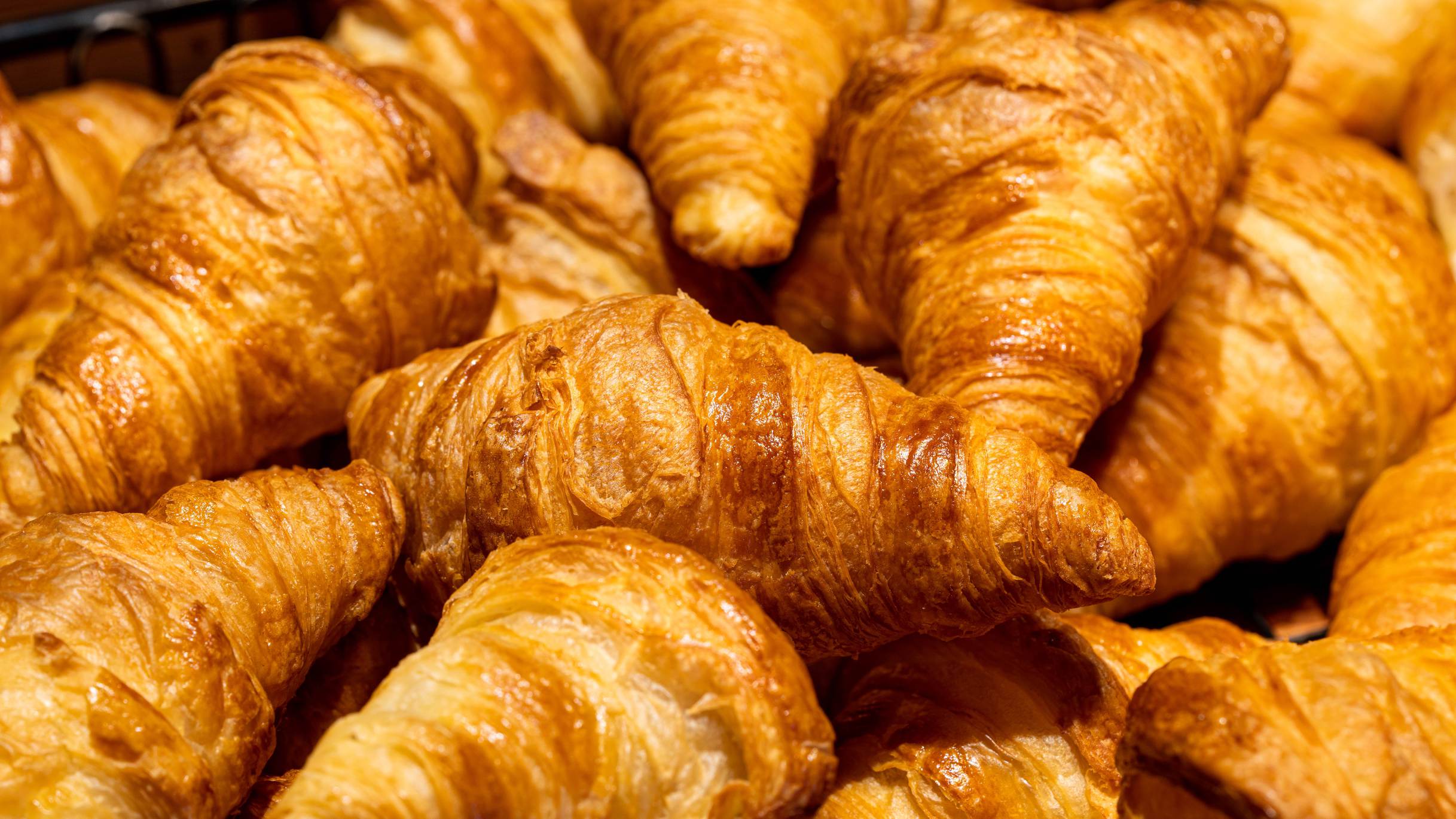 【AOPバターを使用した贅沢な高級焼きたてパン】