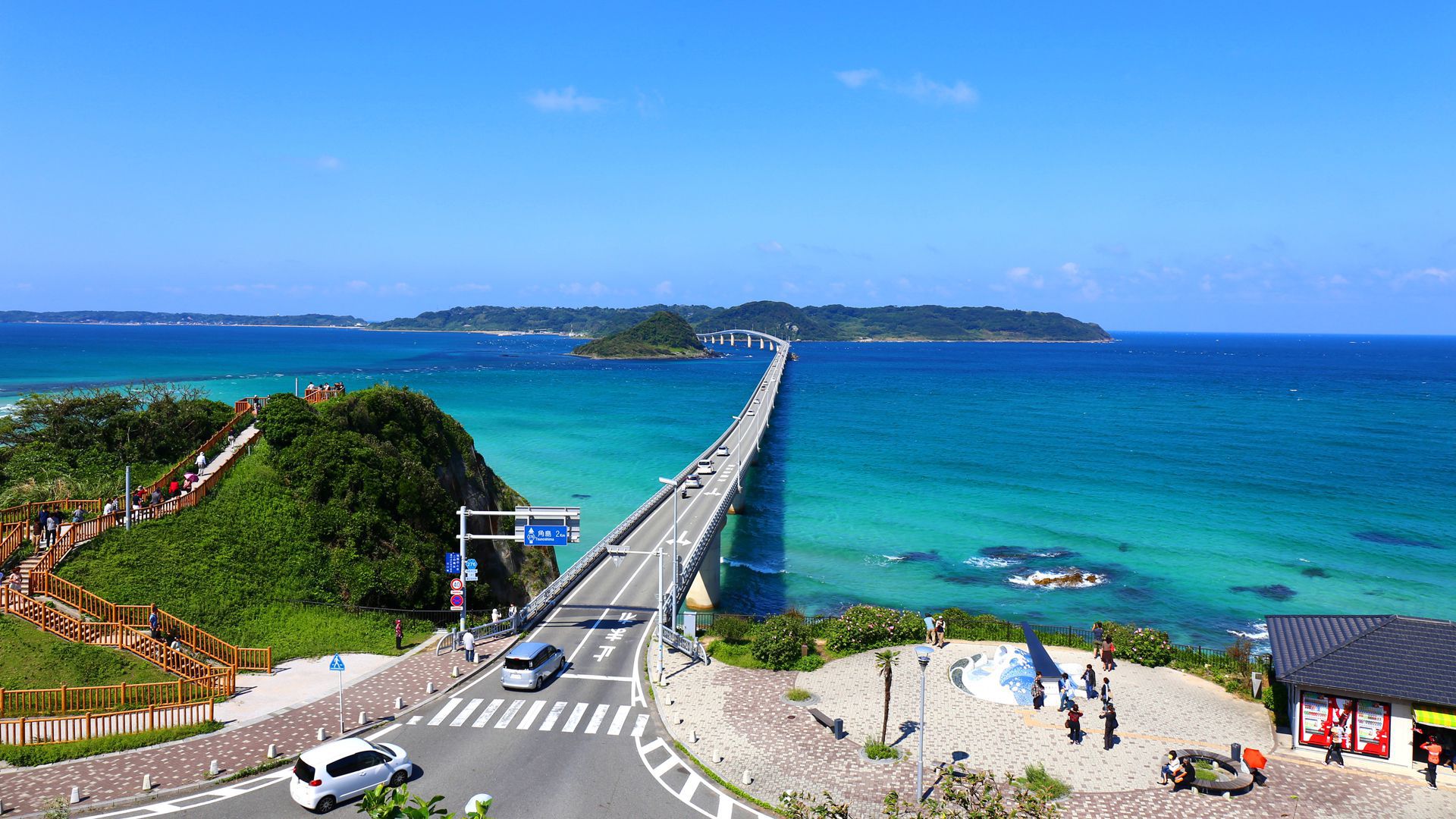 ホテルからすぐの角島大橋