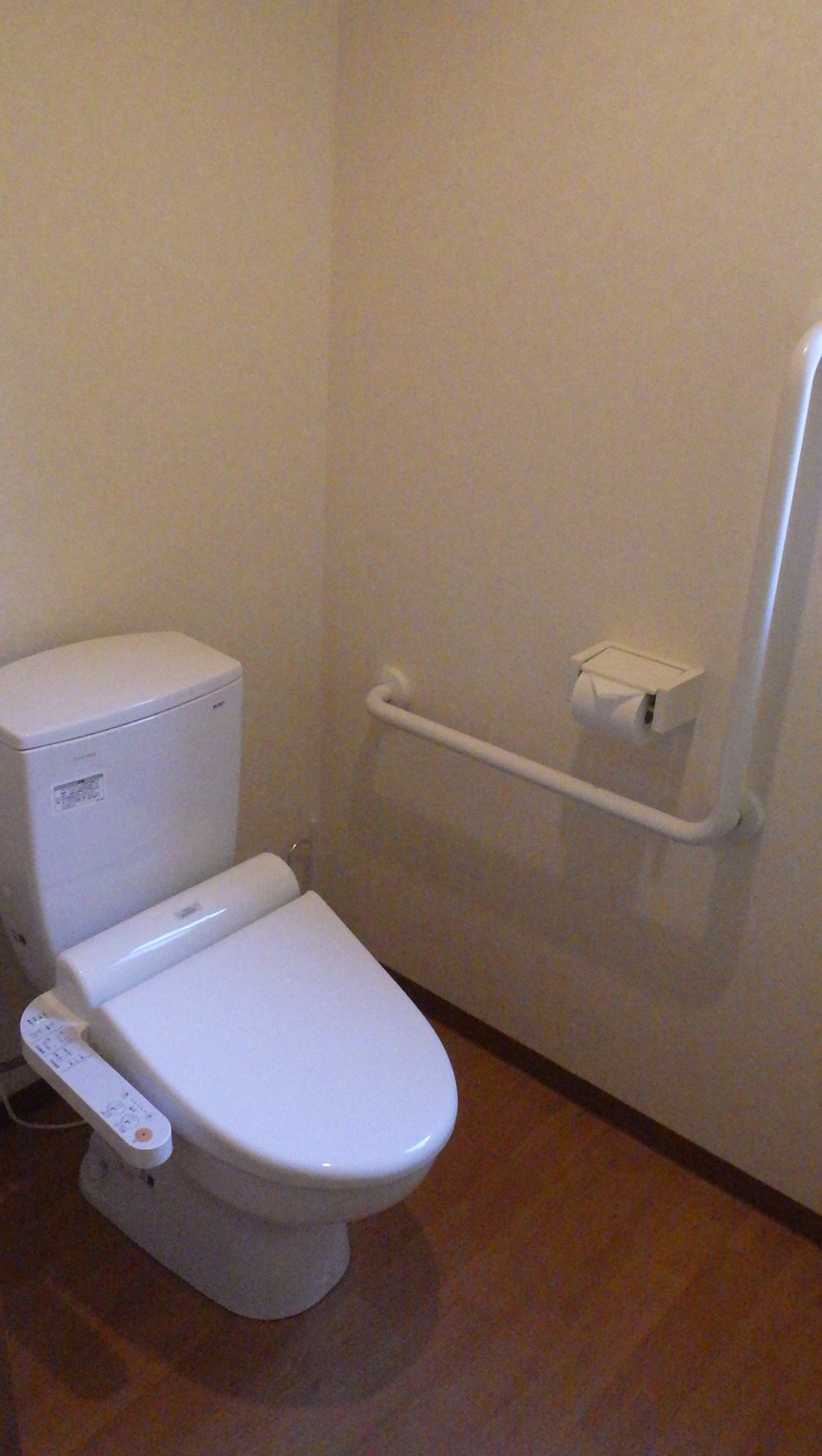 本館・バリアフリー対応客室内トイレ