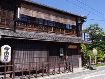 【寺田屋】まで2駅。龍馬ゆかりの寺田屋は男性にも人気！伏見エリア散策の定番です「中書島駅」下車