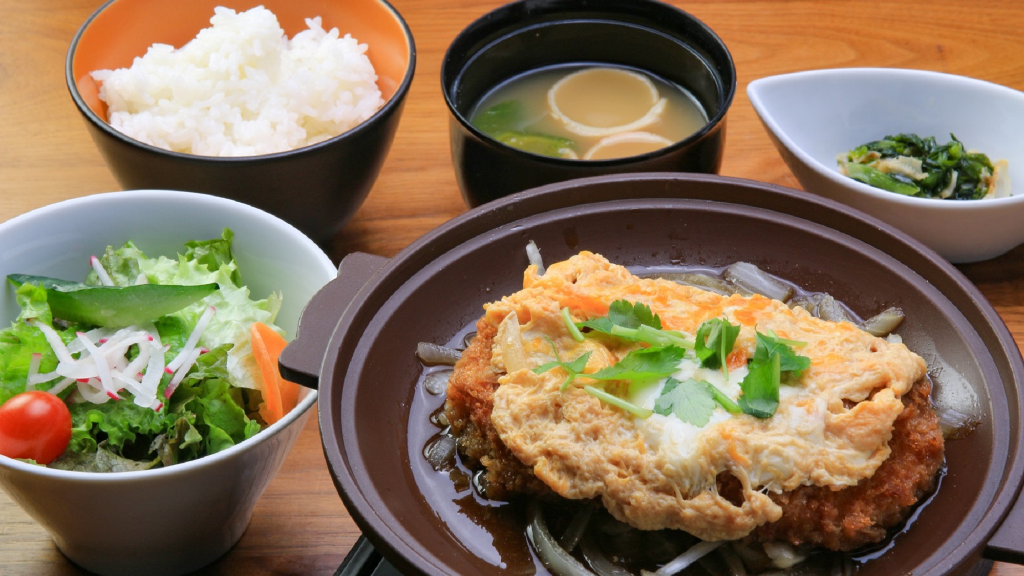 夕食付プラン＜熱々！陶板かつ煮膳藤沢野菜サラダ・お浸し・ご飯・味噌汁付＞