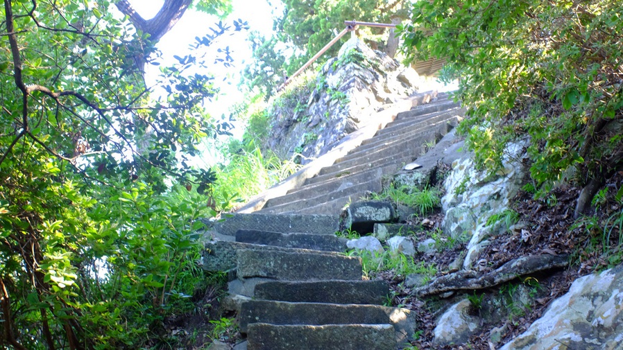 *烏帽子山／急こう配の先には美しい絶景が待っています