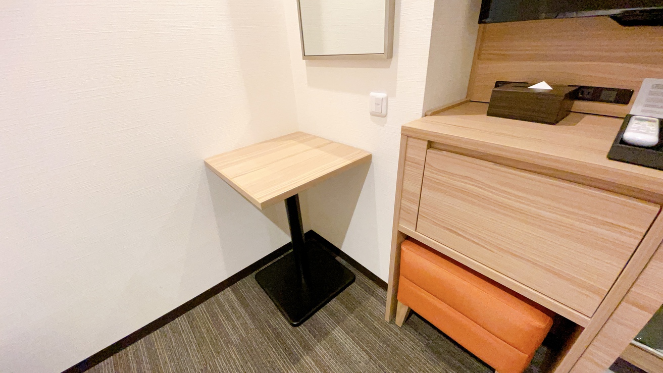 【スタンダードダブルルームティーテーブル】