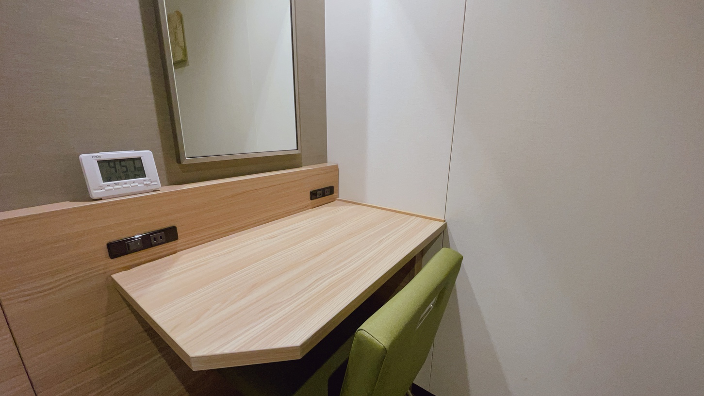 【スタンダードセミダブルルームデスク】