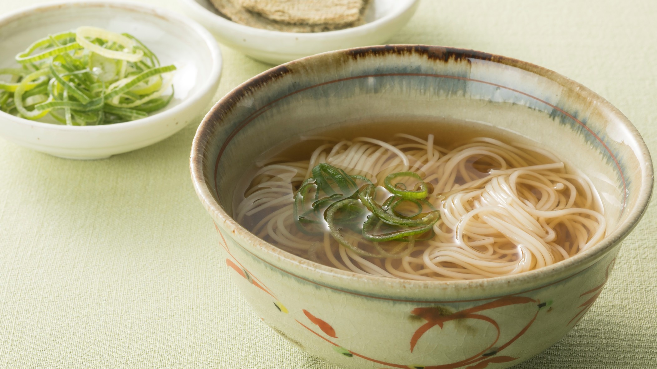 ＜朝食＞【奈良名物】三輪素麺温かい出汁をかけてお召し上がりください。