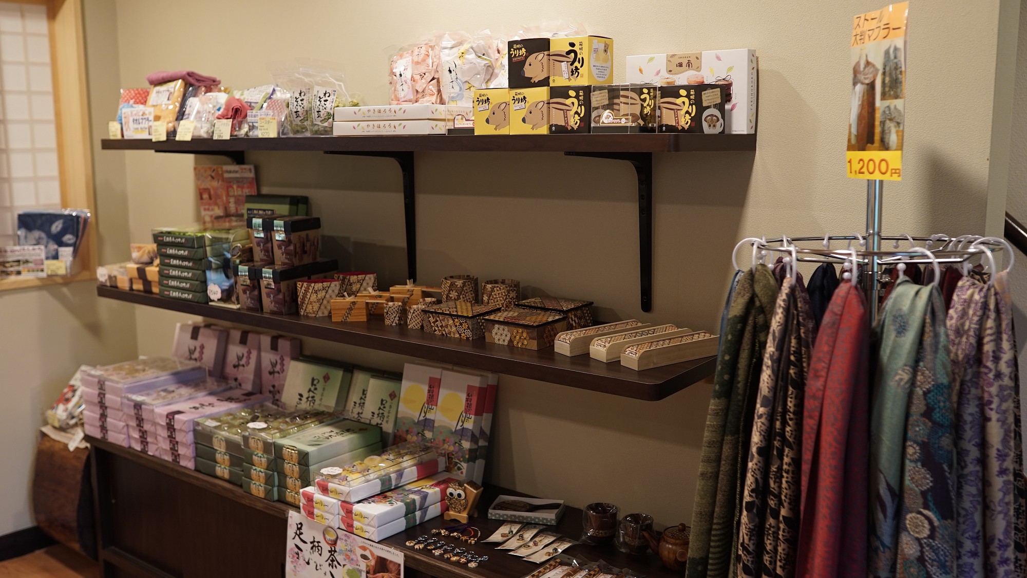 箱根の伝統工芸品、寄木細工などを販売しております。