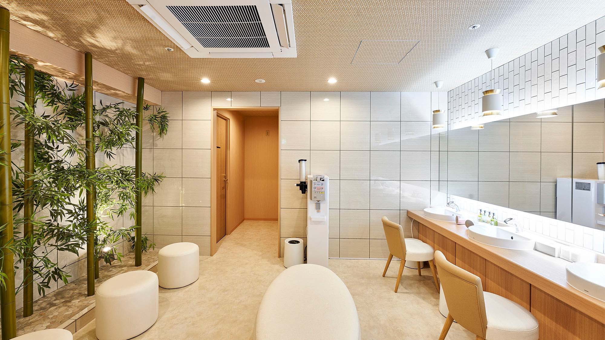 女性浴場（脱衣所）