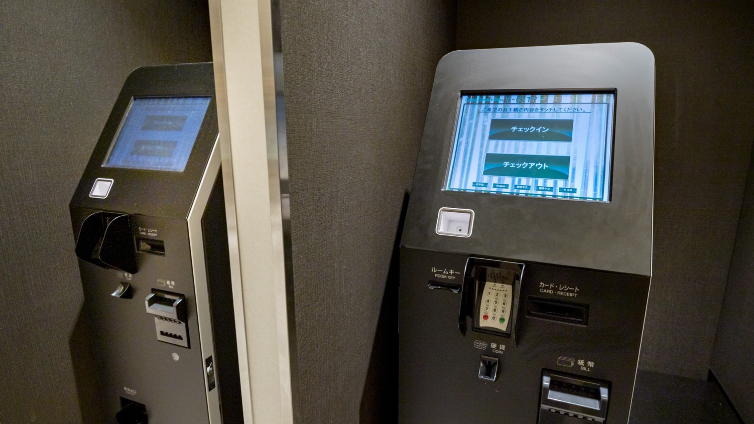 精算機（チェックインのお手続き後、ご精算は精算機で行なえます）